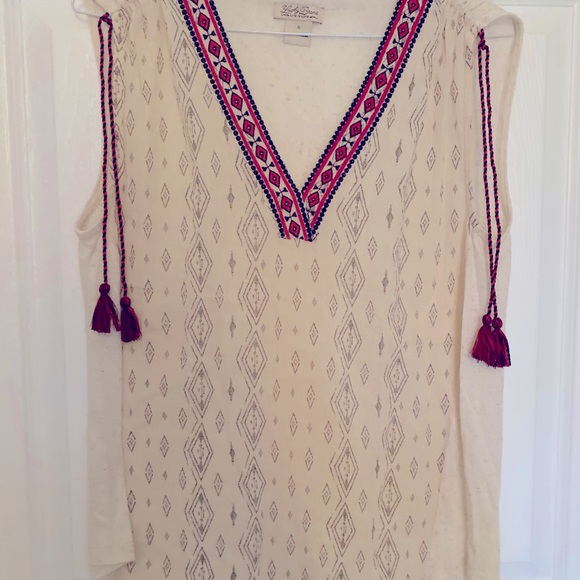 Sleeveless bohemian top with tassels on shoulders - Picture 2 of 5